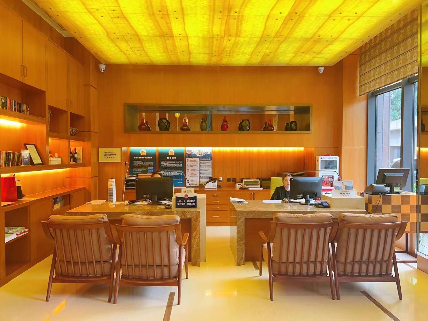 The Sandalwood Marriott Executive Khách sạn